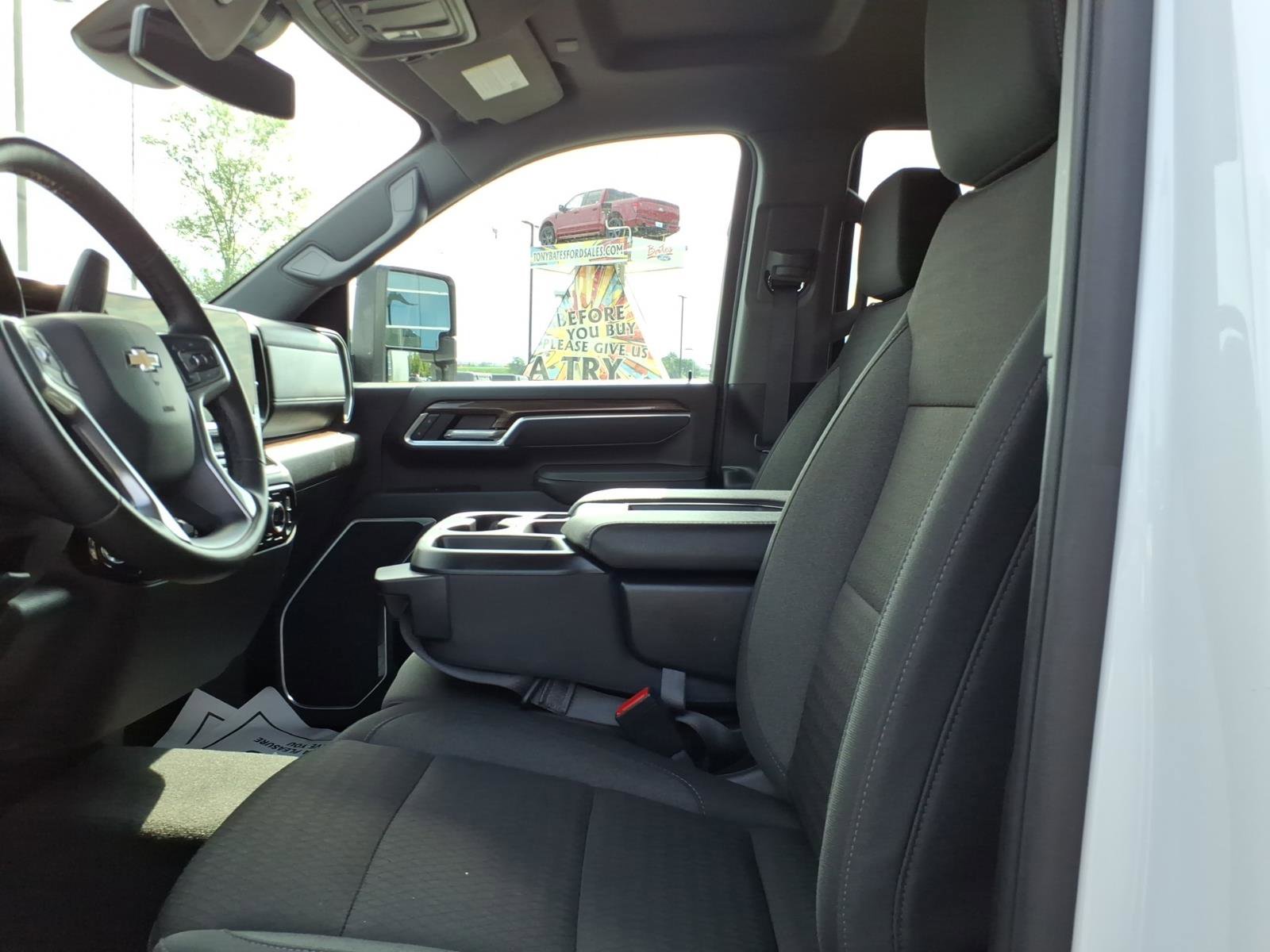 Used 2025 Chevrolet Silverado 3500 LT w/ Safety Package AWD/4WD image 11