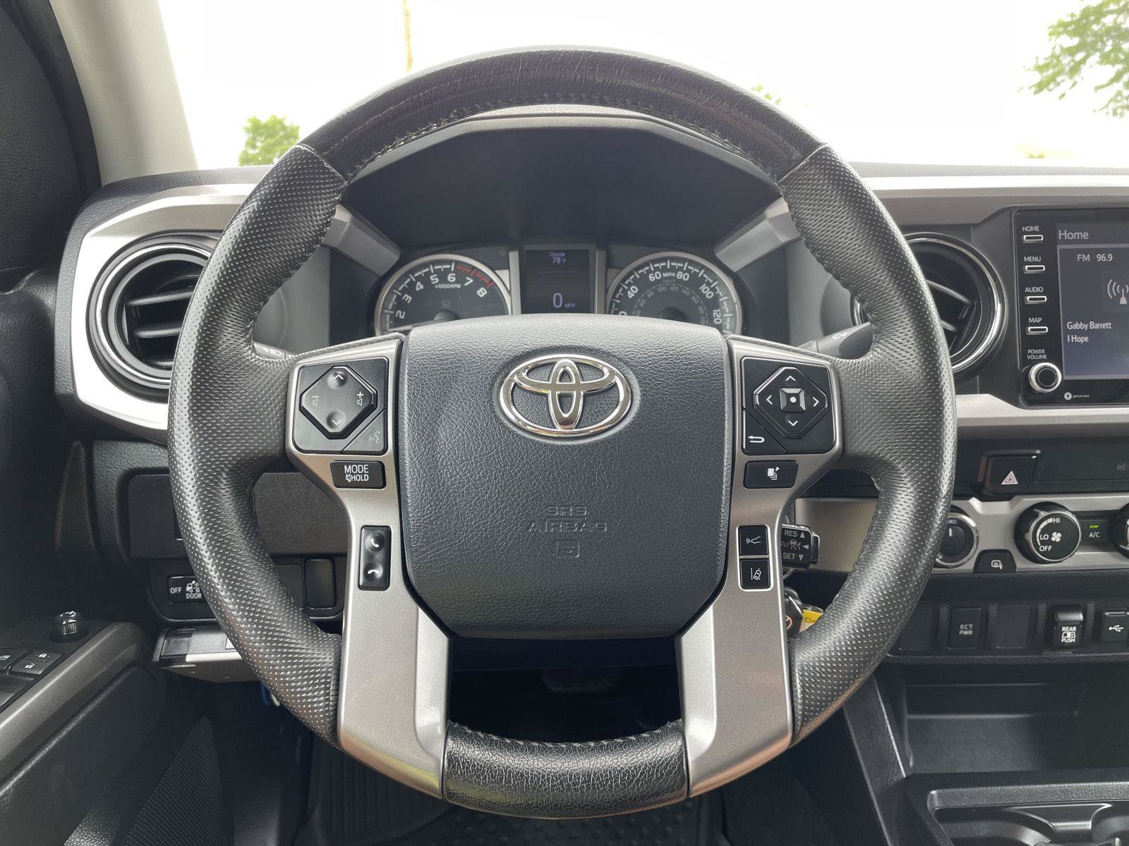 Used 2020 Toyota Tacoma SR5 AWD/4WD image 12
