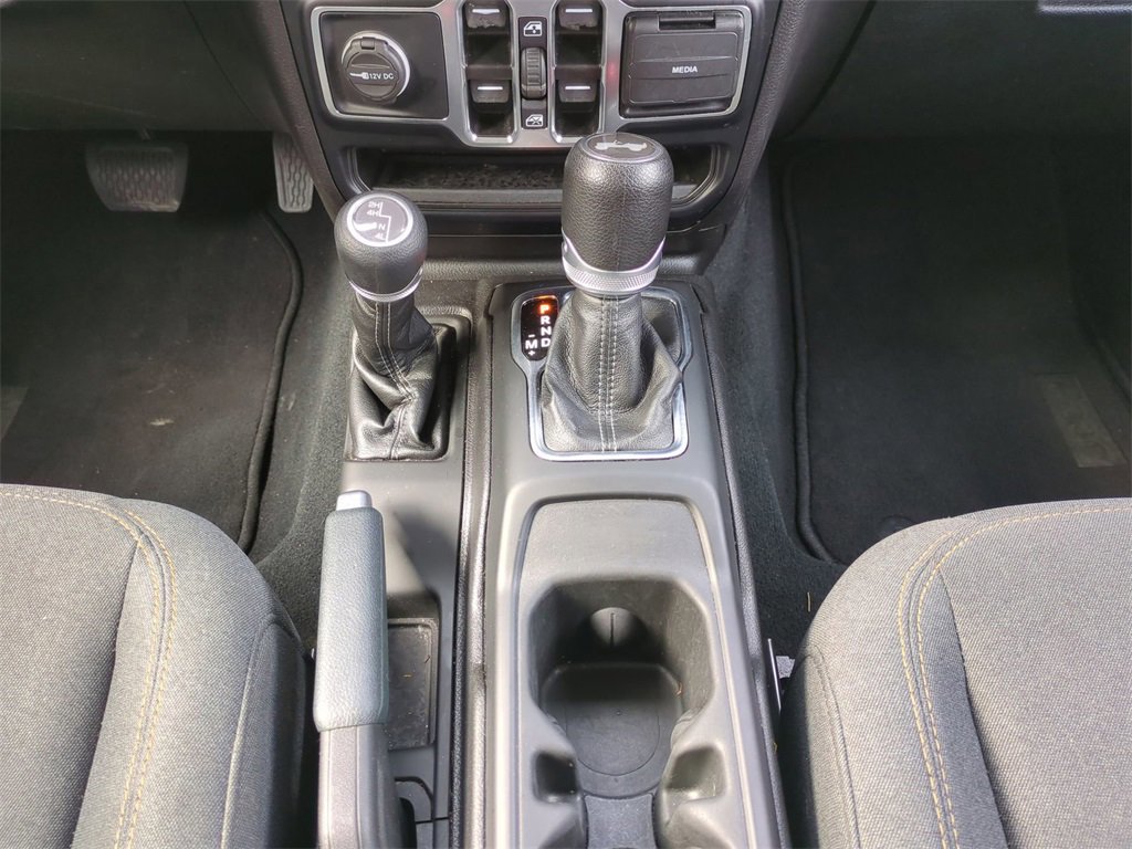 Used 2024 Jeep Wrangler Sahara image 19