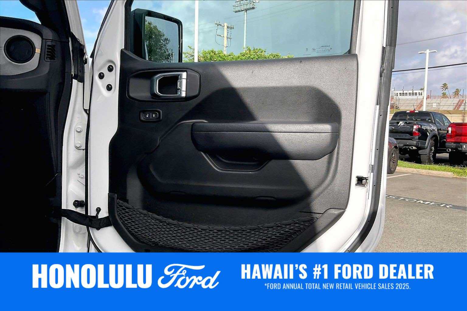 Used 2024 Jeep Wrangler Unlimited w/ Dual Top Group AWD/4WD image 28