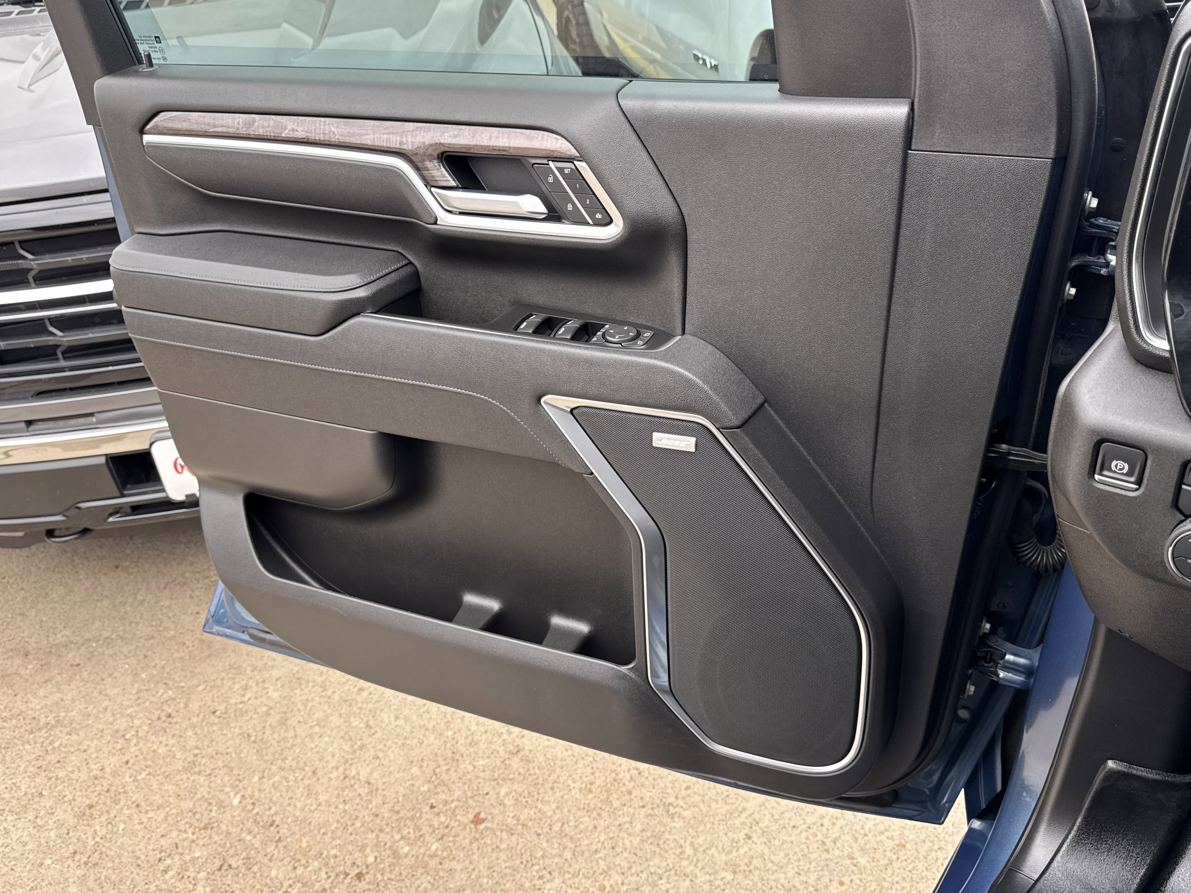 Used 2025 Chevrolet Silverado 2500 LTZ w/ LTZ Plus Package image 29