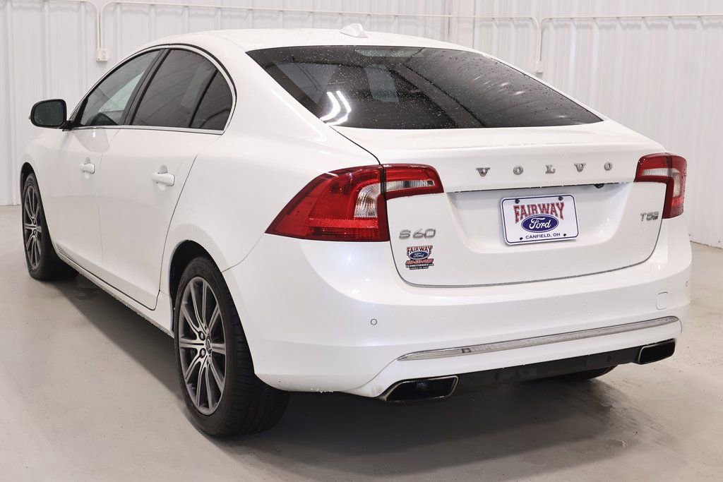 Used 2017 Volvo S60 T5 Inscription image 3