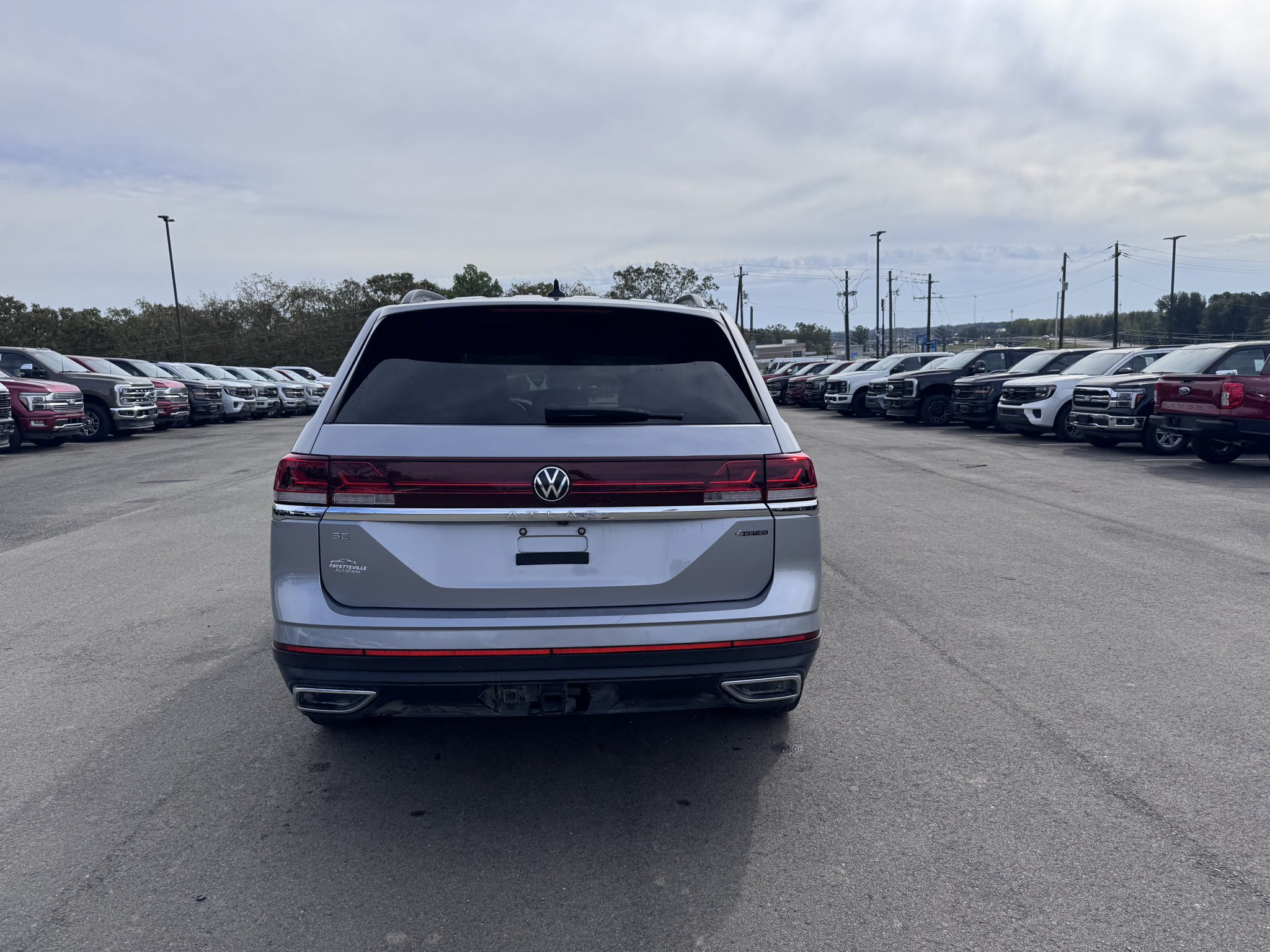 Used 2024 Volkswagen Atlas SE AWD/4WD image 15