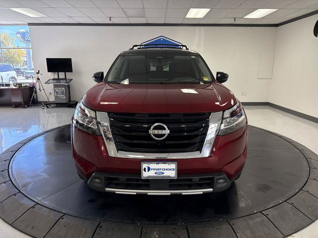 Used 2023 Nissan Pathfinder Platinum w/ Lighting Package (N92) AWD/4WD image 3