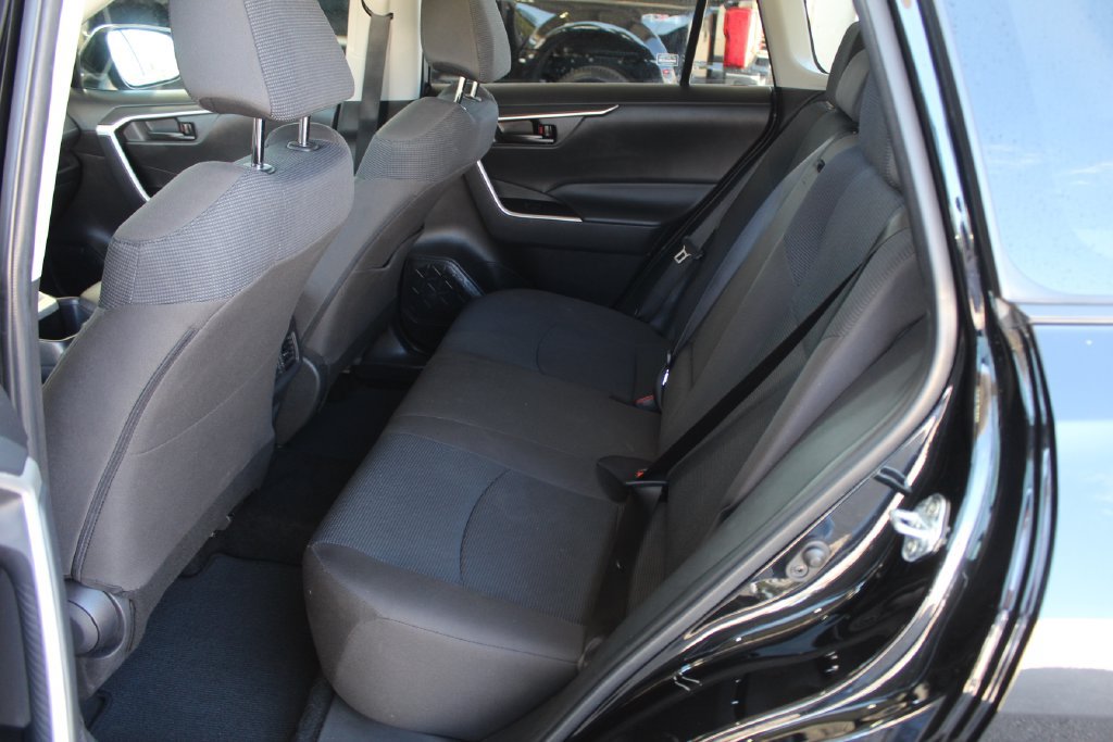 Used 2025 Toyota RAV4 LE AWD/4WD image 28