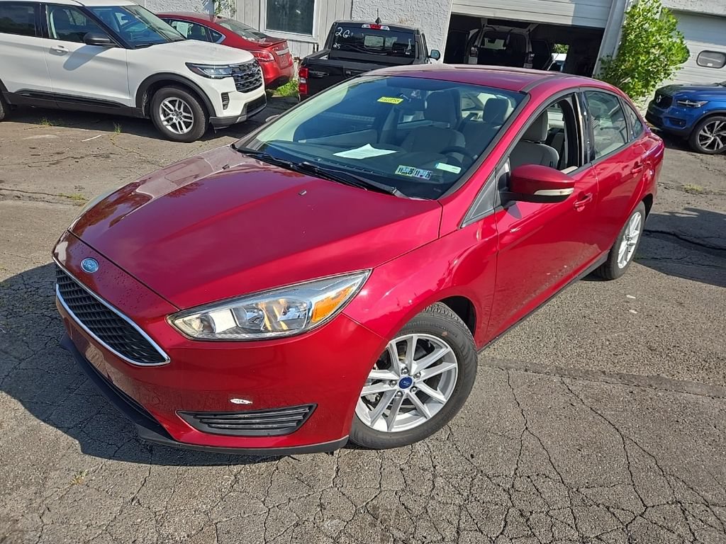 Certified 2017 Ford Focus SE FWD image 3