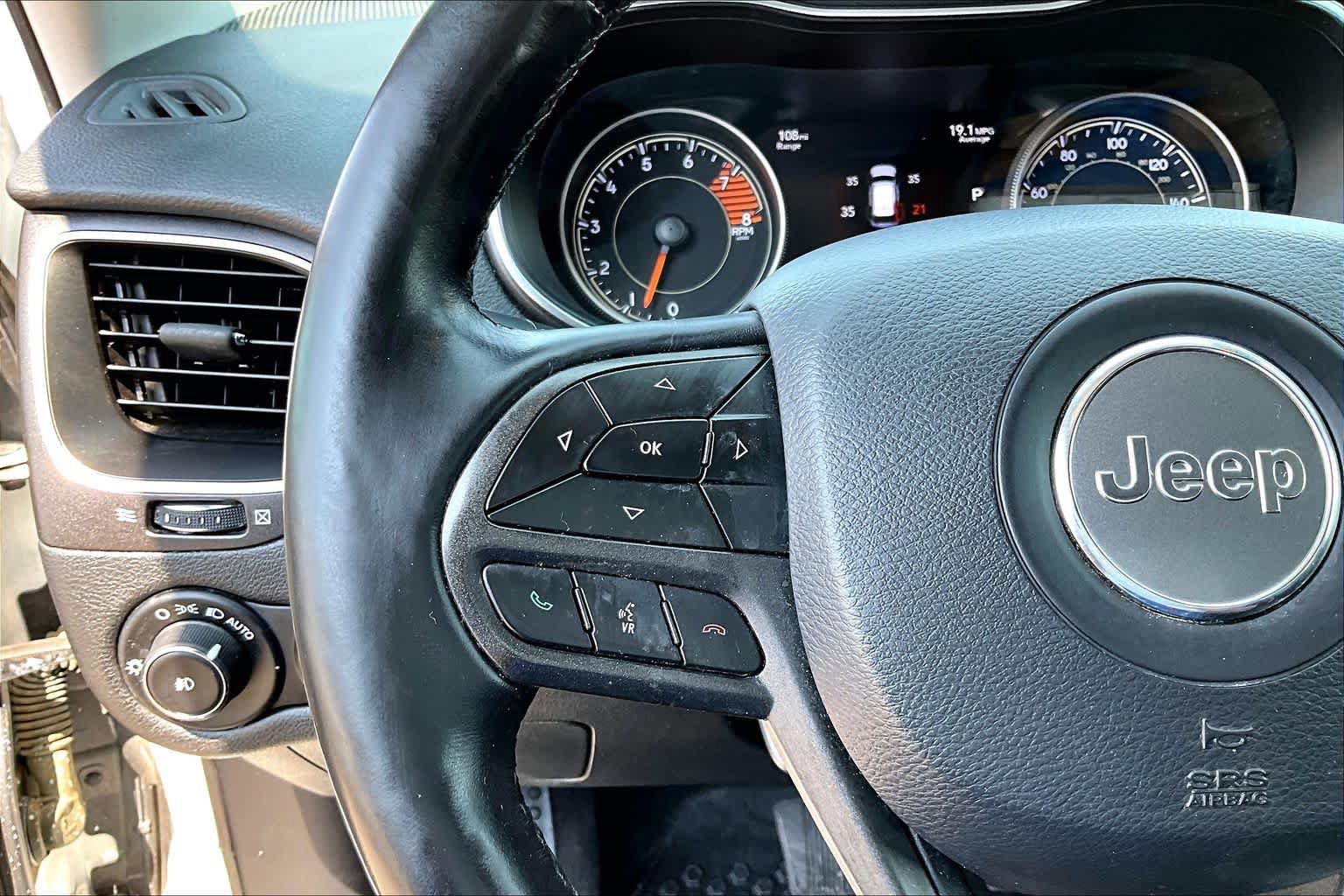 Used 2019 Jeep Cherokee Trailhawk w/ Cold Weather Group AWD/4WD image 27