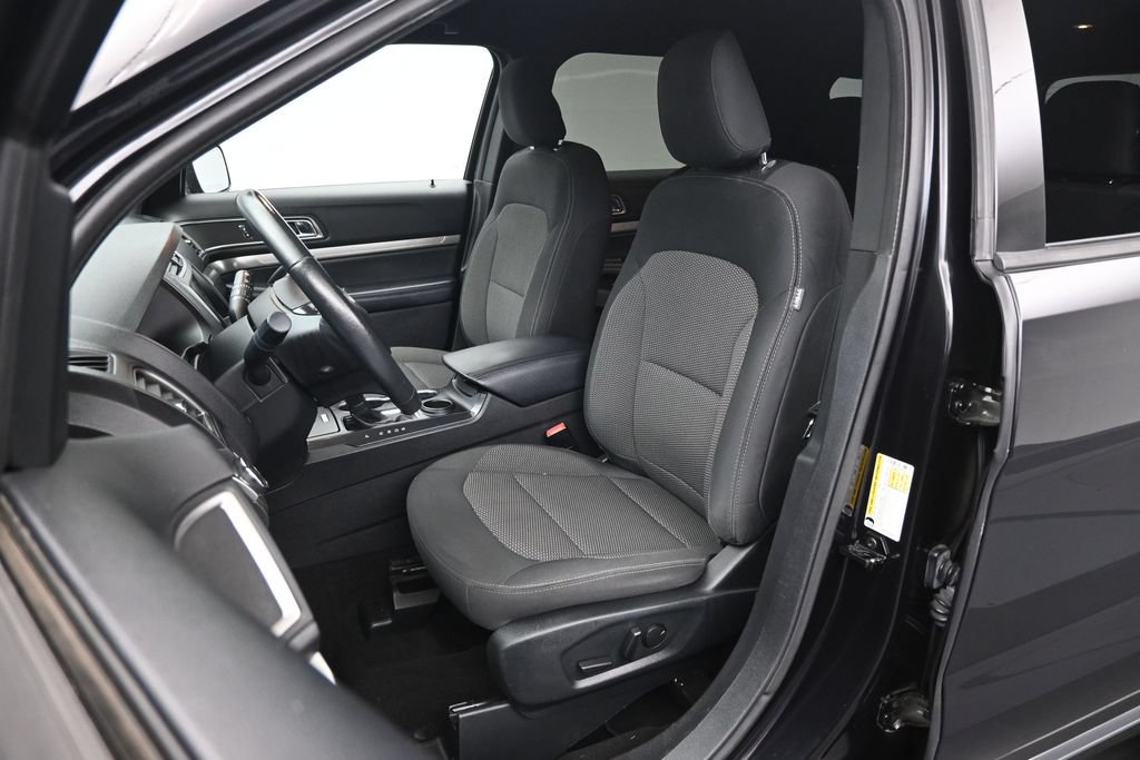 Certified 2019 Ford Explorer XLT FWD image 19