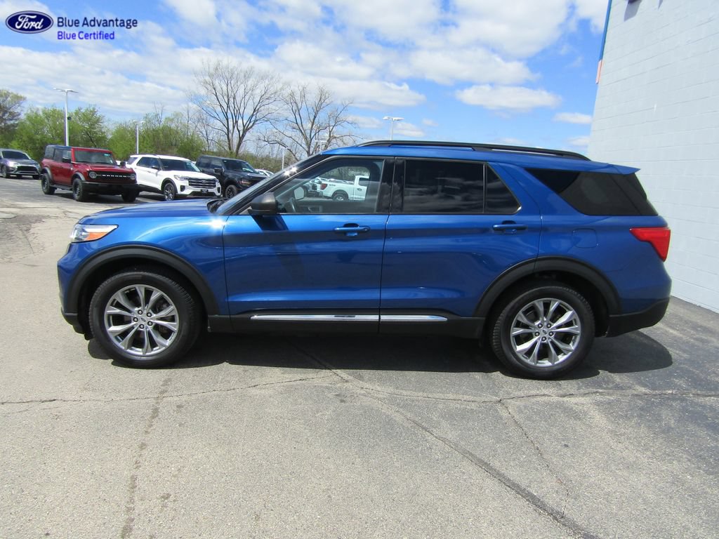 Certified 2022 Ford Explorer XLT w/ Equipment Group 202A AWD/4WD image 2