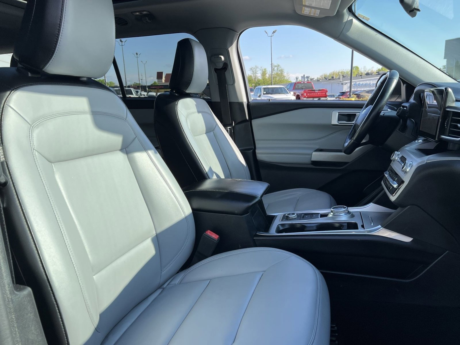 Certified 2021 Ford Explorer XLT w/ Equipment Group 202A AWD/4WD image 28