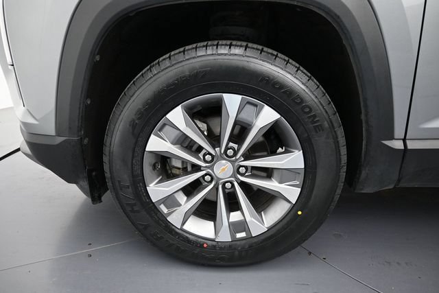 Used 2025 Chevrolet Equinox LT w/ Convenience Package II FWD image 9
