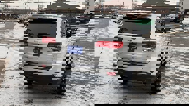 Used 2018 Jeep Grand Cherokee Laredo image 9