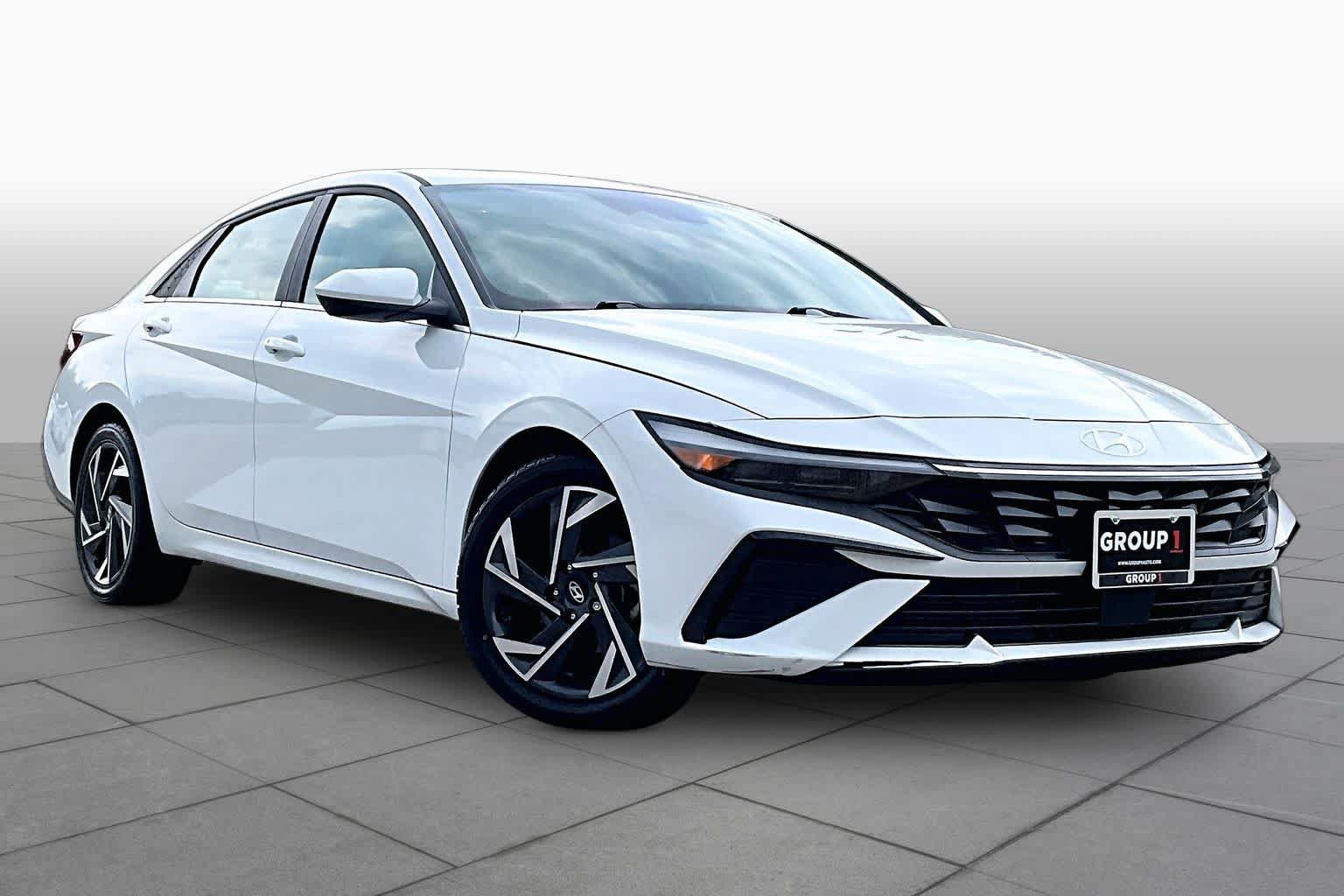 Used 2024 Hyundai Elantra SEL w/ Convenience Package FWD image 3