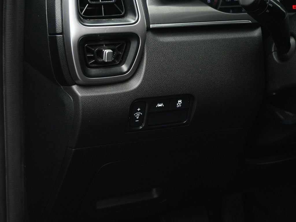 Used 2023 Kia Sorento LX image 38