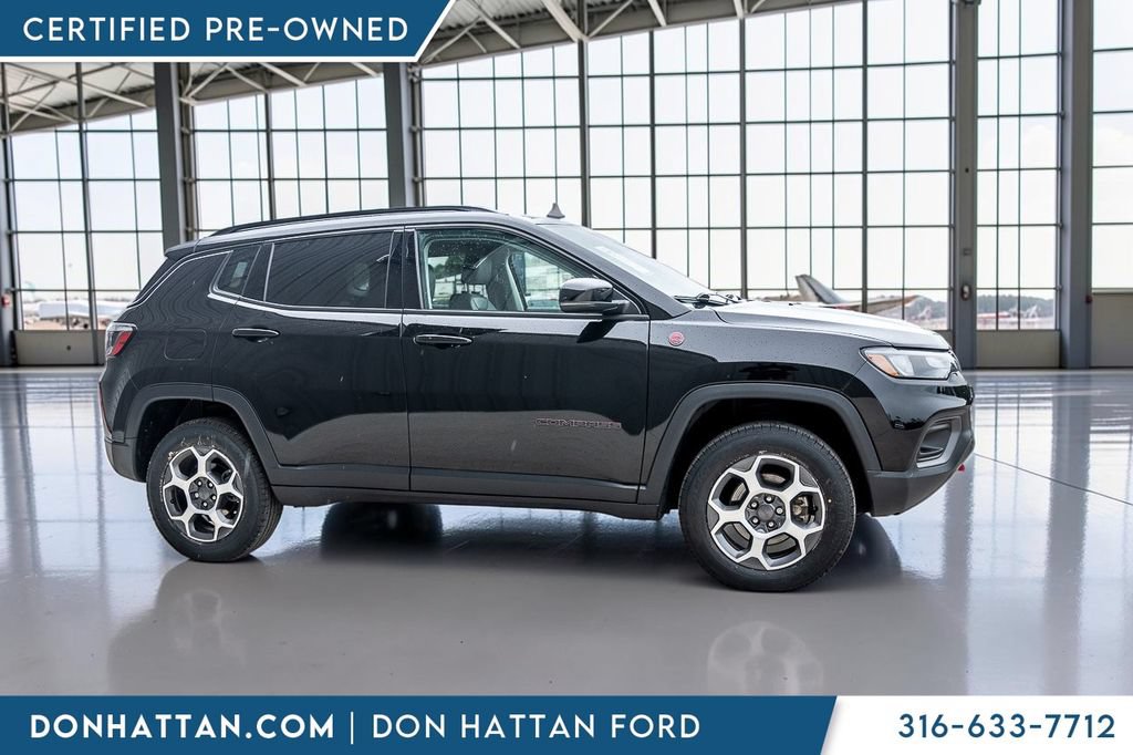 Used 2022 Jeep Compass Trailhawk w/ Trailhawk Convenience Group AWD/4WD image 39