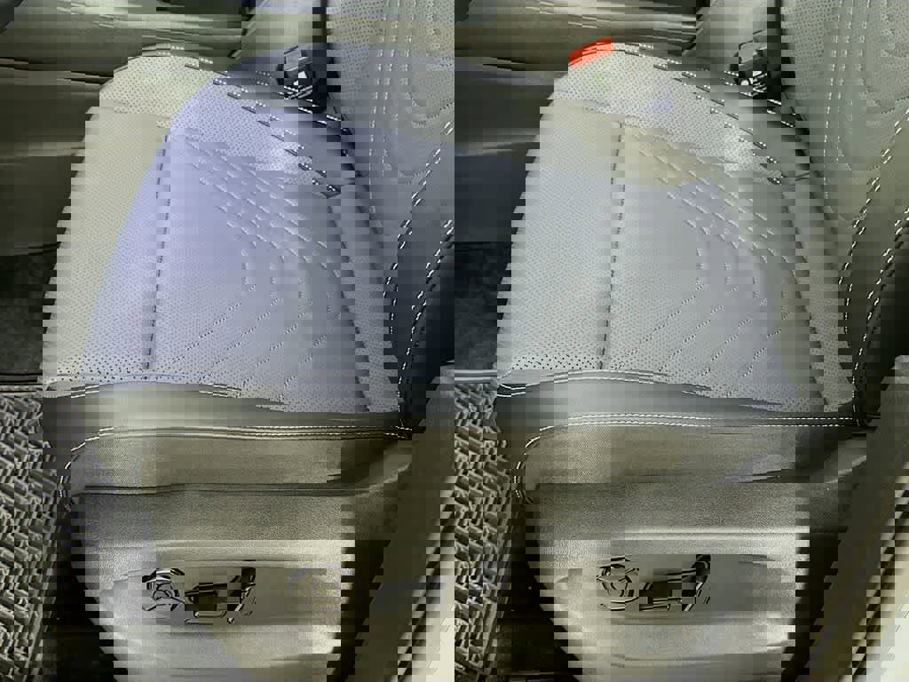 Used 2025 Volkswagen Tiguan SE R-Line image 29