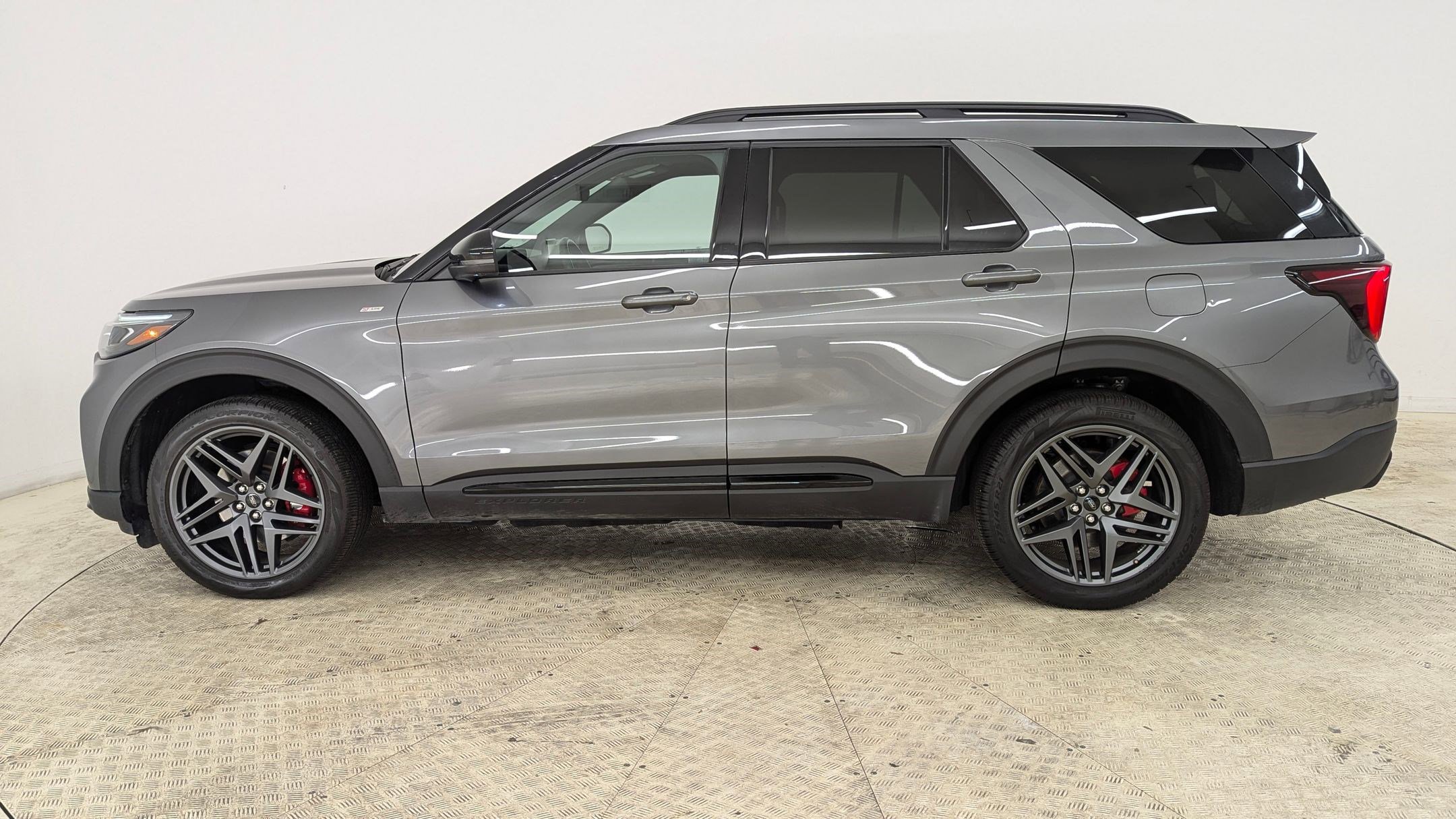 Certified 2025 Ford Explorer ST-Line w/ ST-Line Street Pack video 2