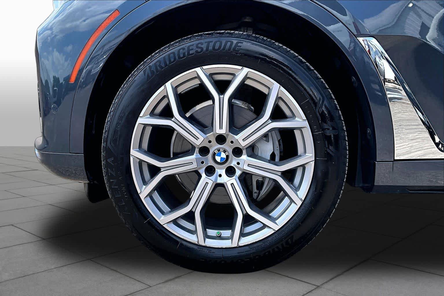 Used 2020 BMW X7 xDrive40i w/ Premium Package AWD/4WD image 11