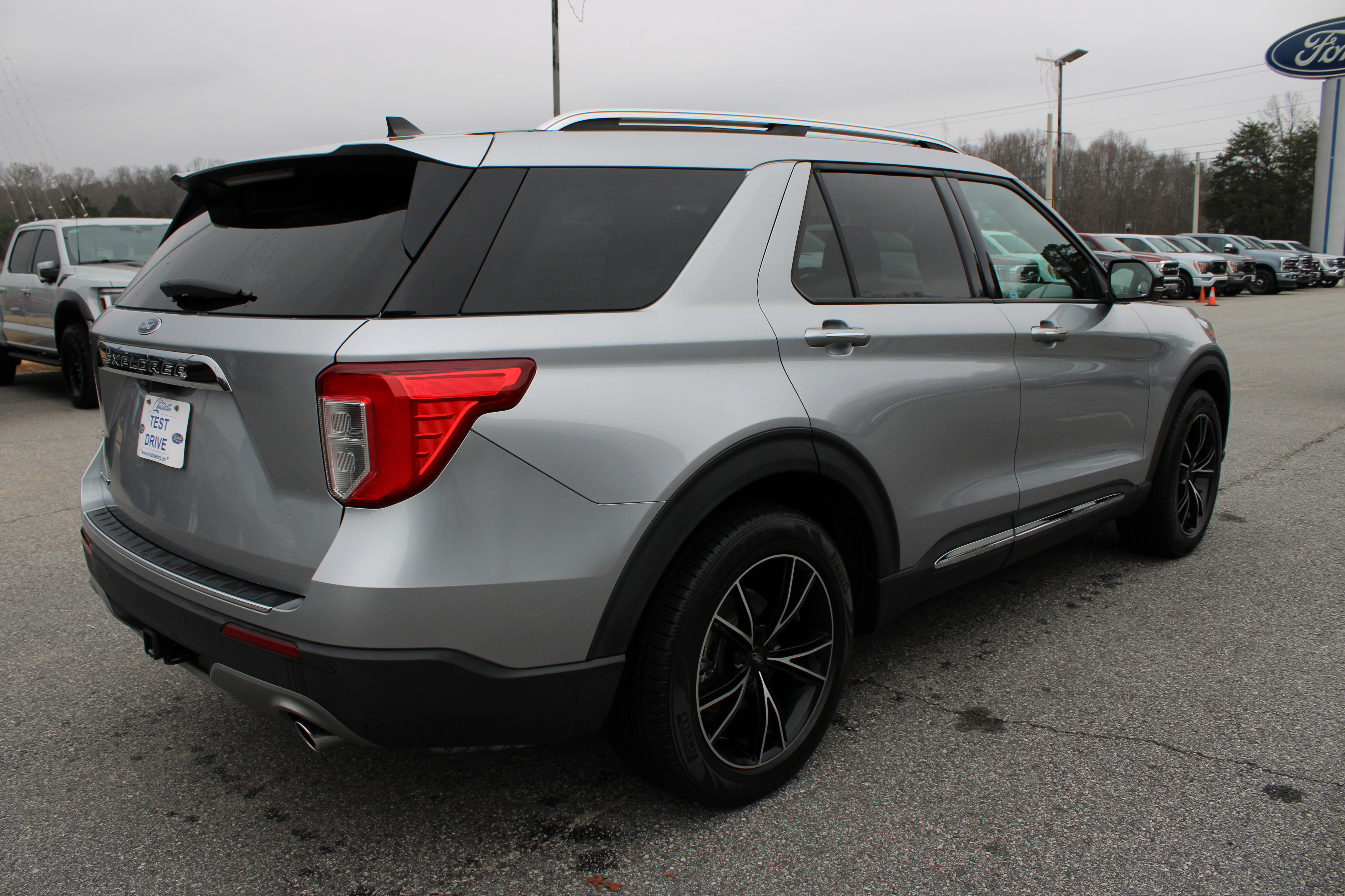 Certified 2021 Ford Explorer Limited w/ Equipment Group 301A image 6