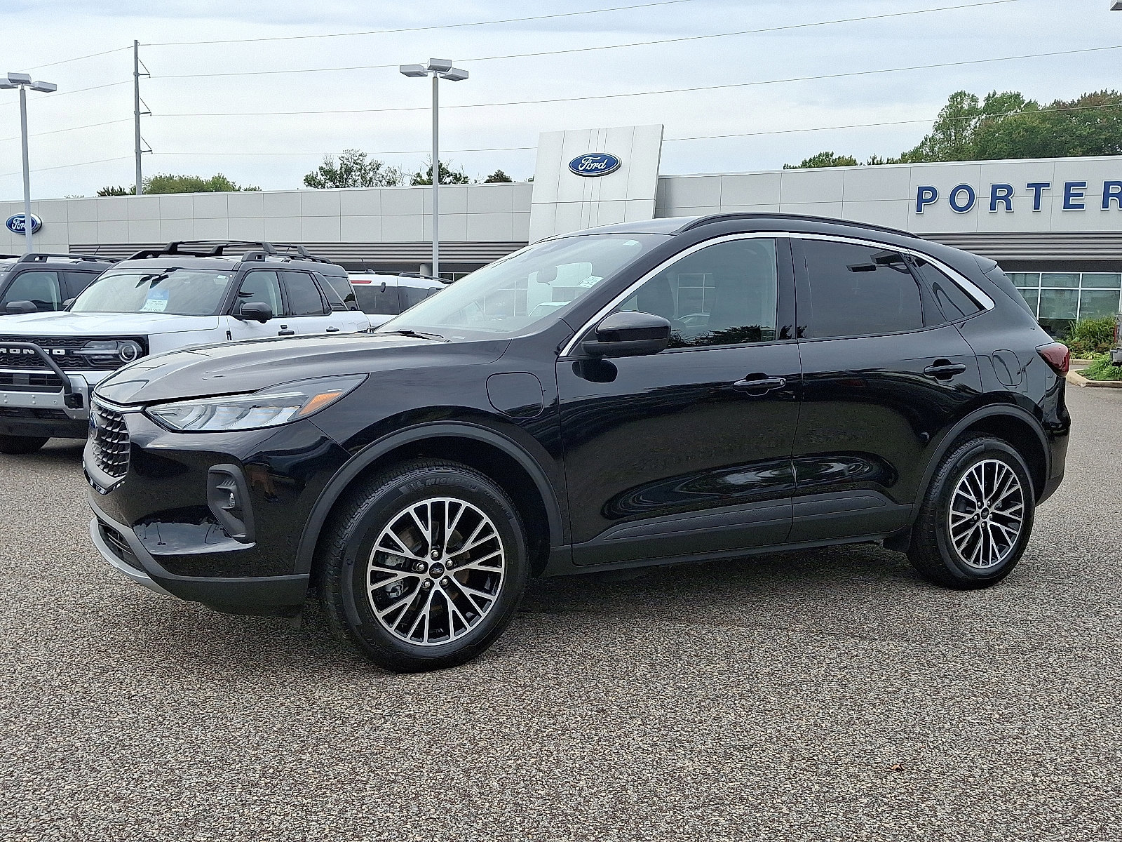 Certified 2024 Ford Escape SE image 2