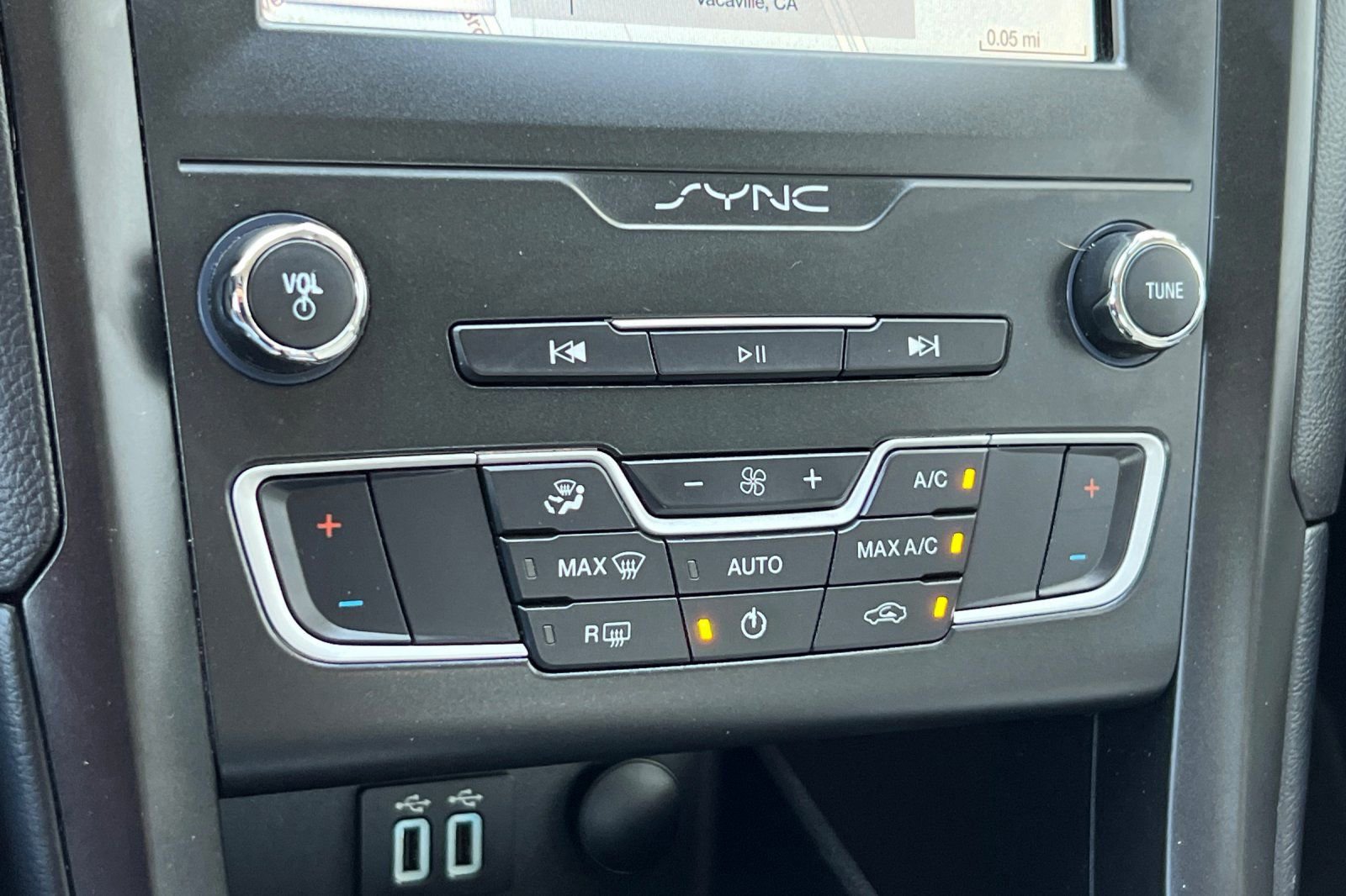 Certified 2019 Ford Fusion SE w/ Equipment Group 151A image 21