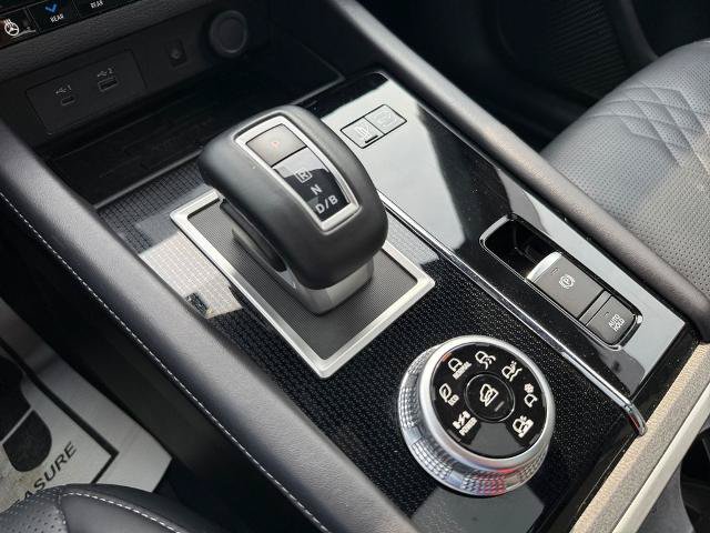 Used 2025 Mitsubishi Outlander 4WD Plug-In Hybrid image 21