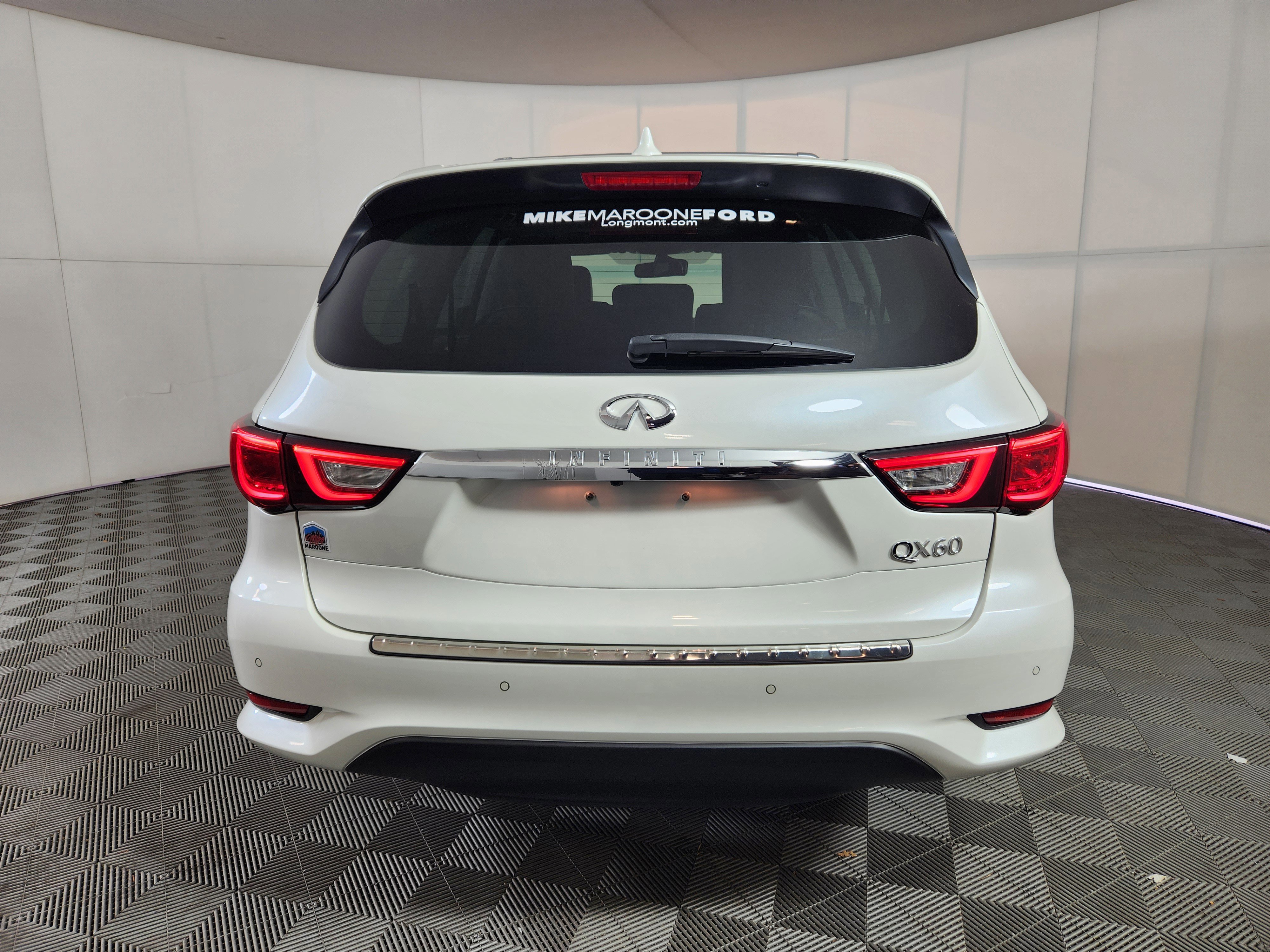 Used 2017 INFINITI QX60 Luxe w/ Deluxe Technology Package image 4