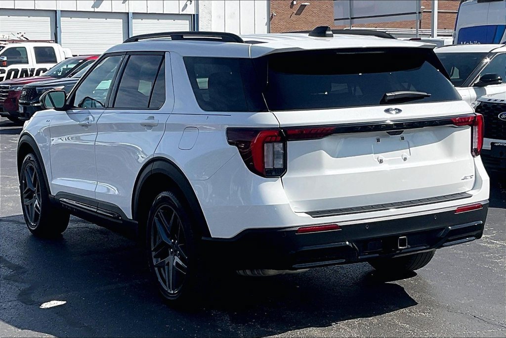 Certified 2025 Ford Explorer ST-Line w/ Premium Package AWD/4WD image 10