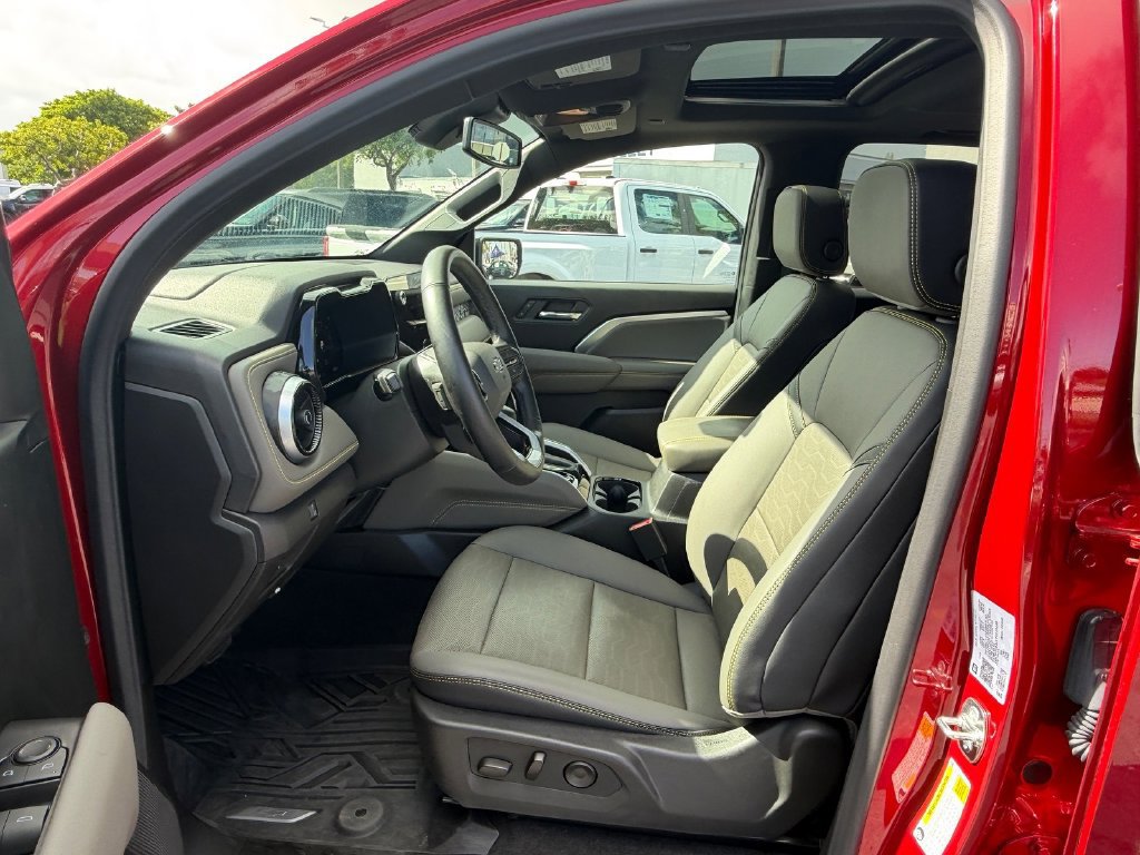 Used 2026 Chevrolet Colorado ZR2 w/ Technology Package AWD/4WD image 9
