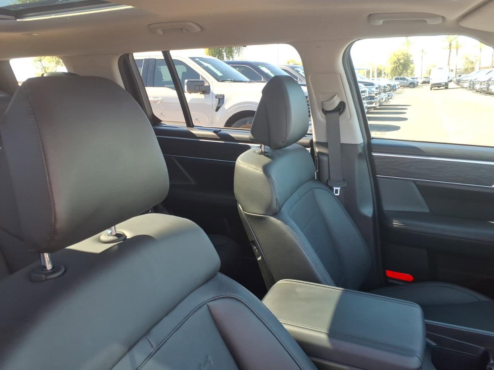 Used 2025 Hyundai Santa Fe Limited AWD/4WD image 12