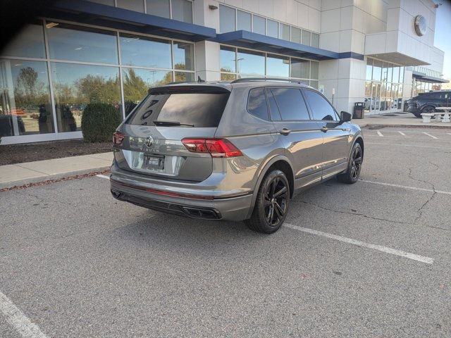 Used 2024 Volkswagen Tiguan SE R-Line image 3