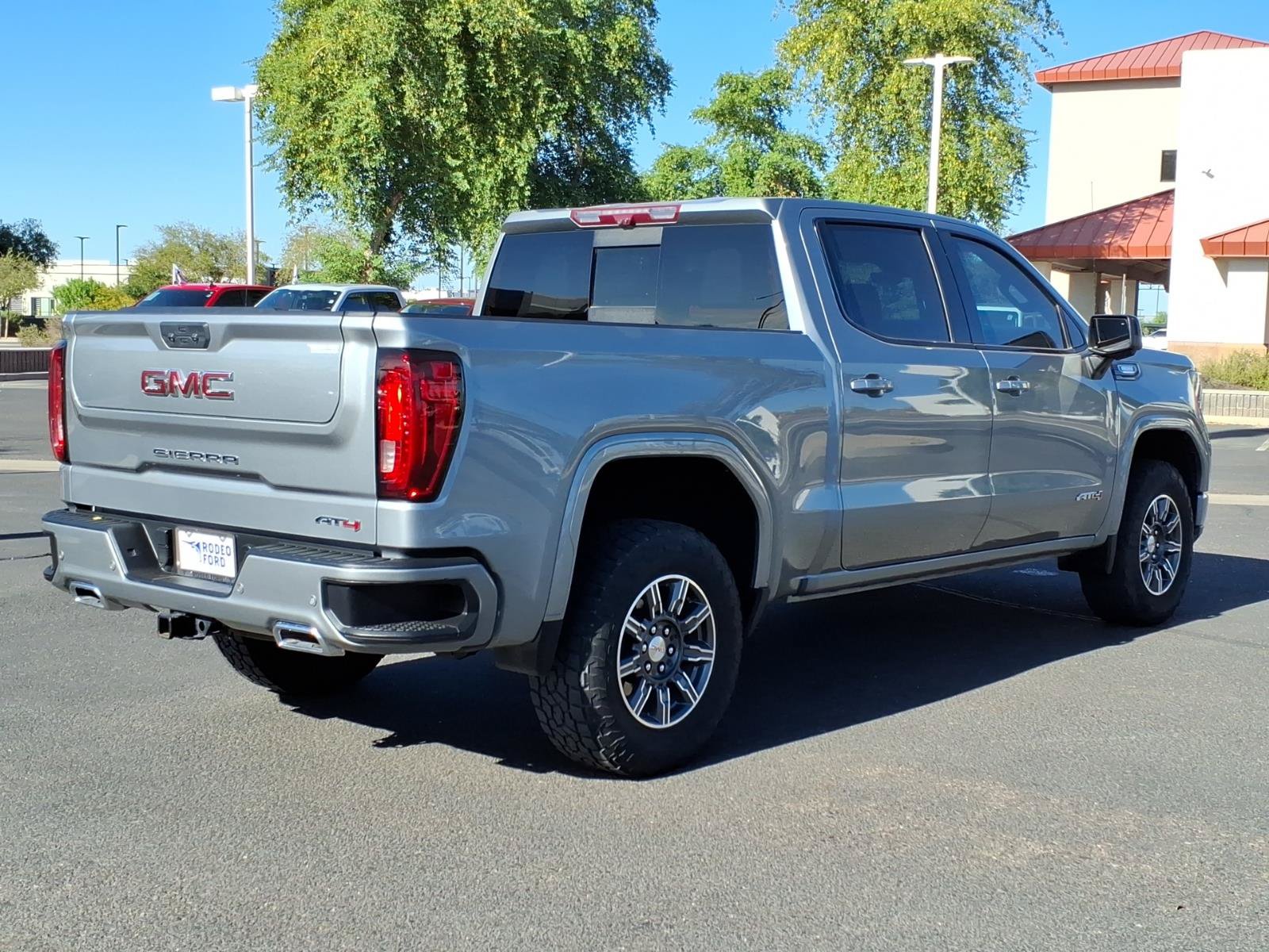 Used 2024 GMC Sierra 1500 AT4 w/ Technology Package AWD/4WD image 5