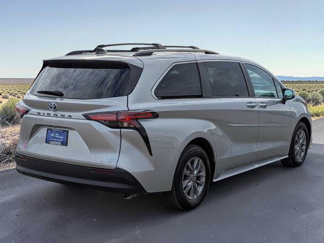 Used 2022 Toyota Sienna XLE AWD/4WD image 6