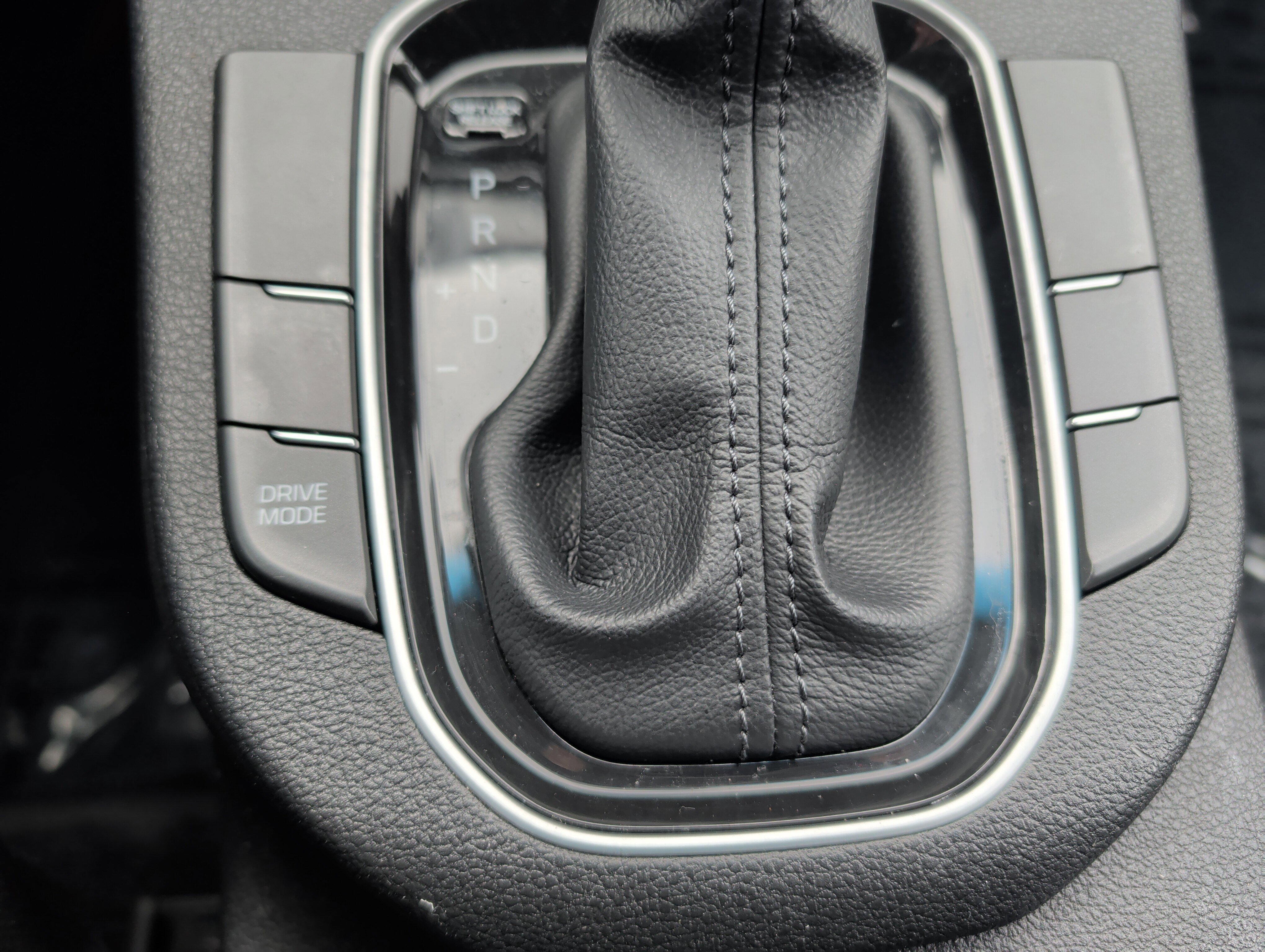 Used 2018 Hyundai Elantra GT image 32