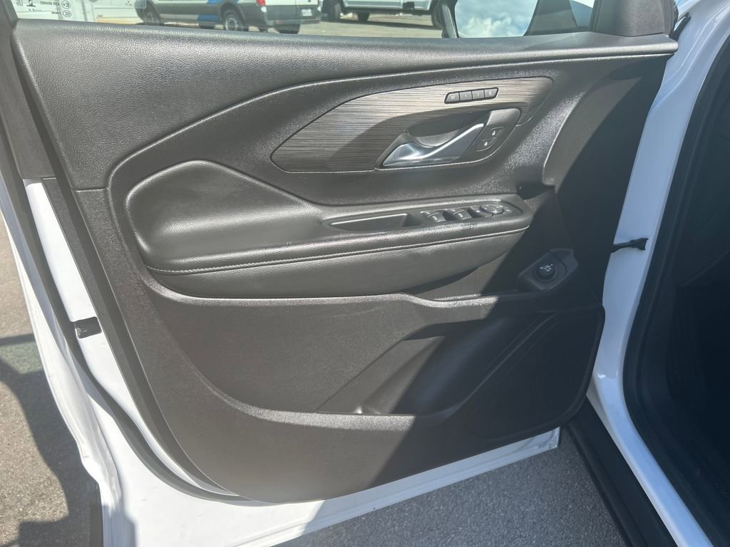 Used 2024 GMC Terrain SLT image 24
