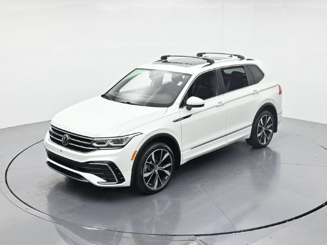 Used 2023 Volkswagen Tiguan SEL R-Line AWD/4WD image 39