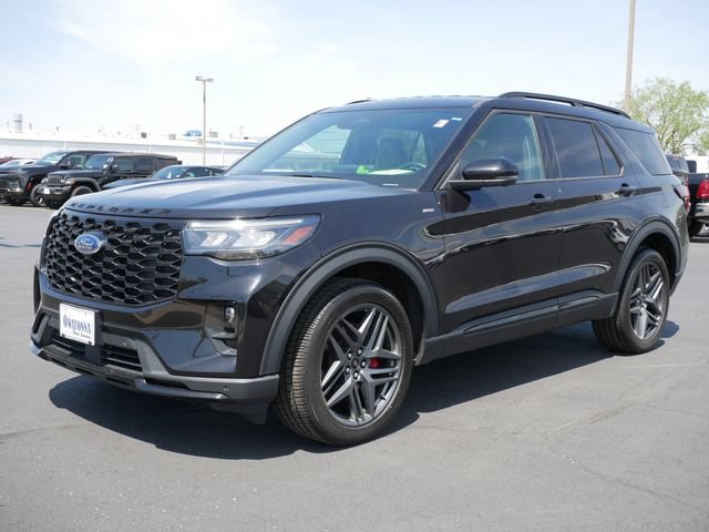 Certified 2025 Ford Explorer ST-Line w/ ST-Line Street Pack AWD/4WD image 2