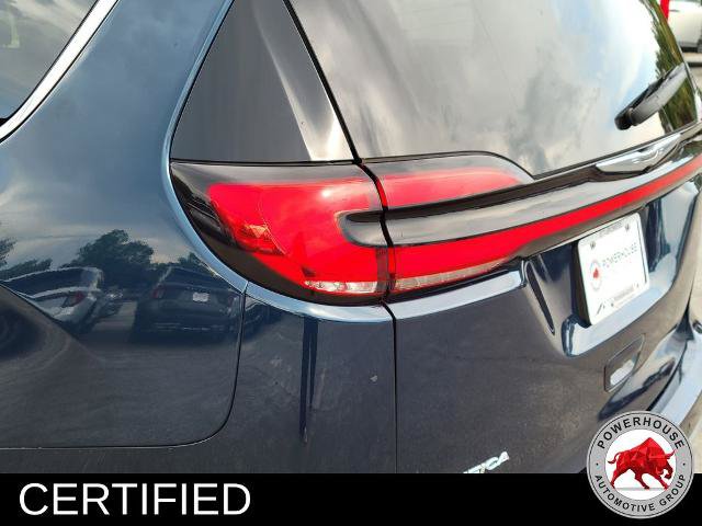 Used 2023 Chrysler Pacifica Touring-L FWD image 13