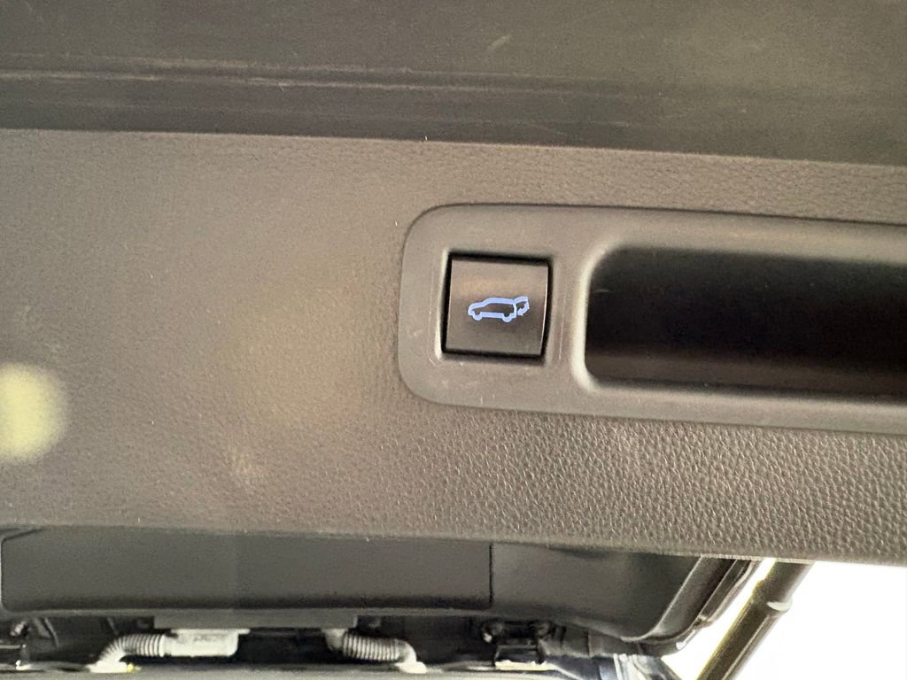 Used 2021 Toyota Highlander XLE image 35