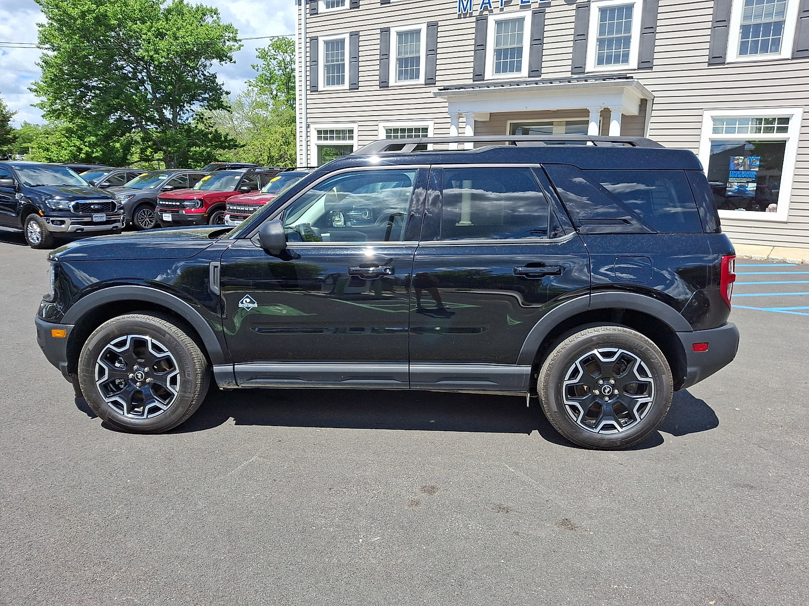 Certified 2025 Ford Bronco Sport Outer Banks w/ Outer Banks Tech Package+ AWD/4WD image 8