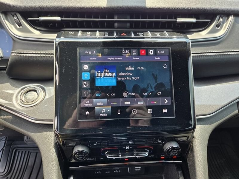 Used 2022 Jeep Grand Cherokee Altitude RWD image 21