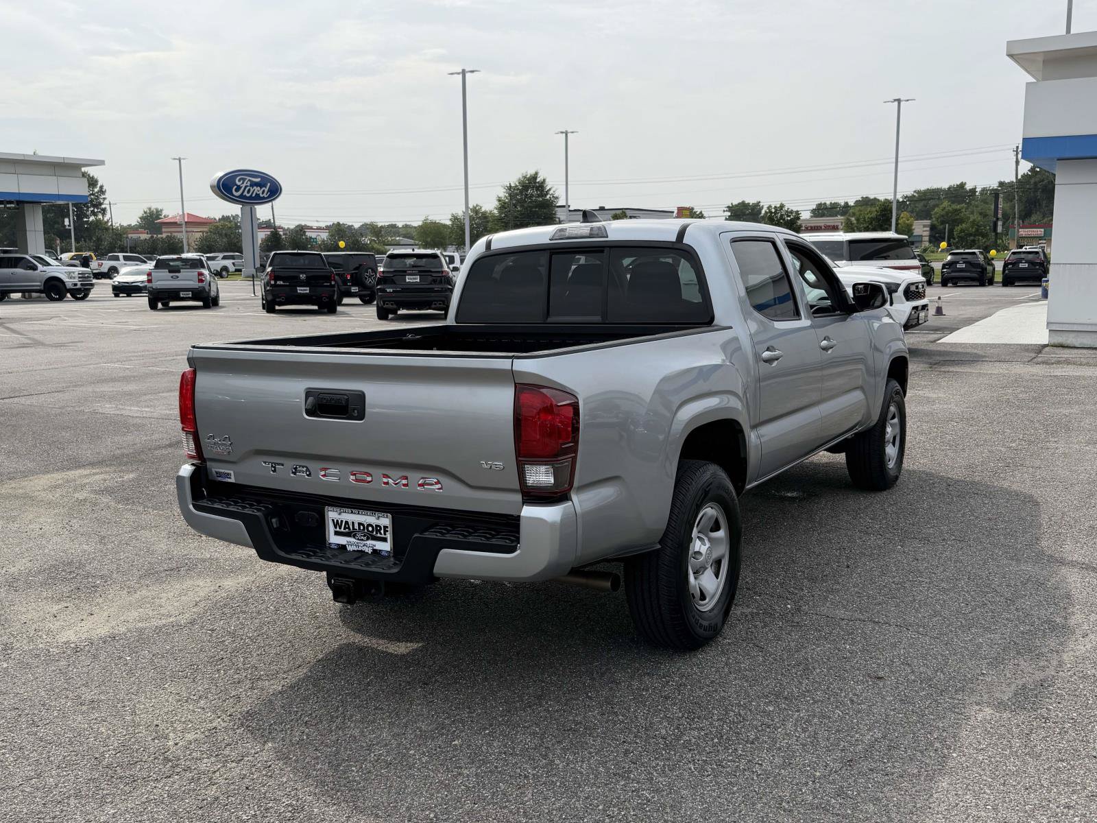 Used 2023 Toyota Tacoma SR AWD/4WD image 2