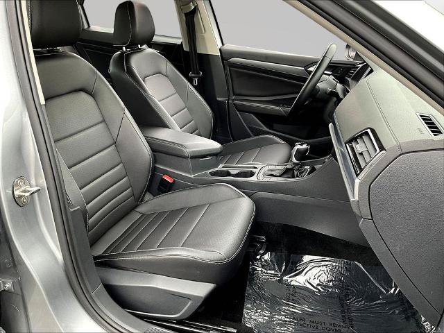 Used 2024 Volkswagen Jetta SE FWD image 29