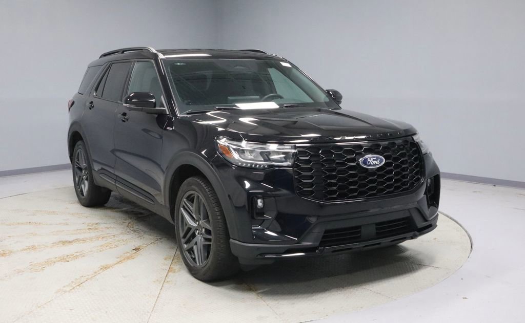 Certified 2025 Ford Explorer ST-Line w/ ST-Line Street Pack image 7