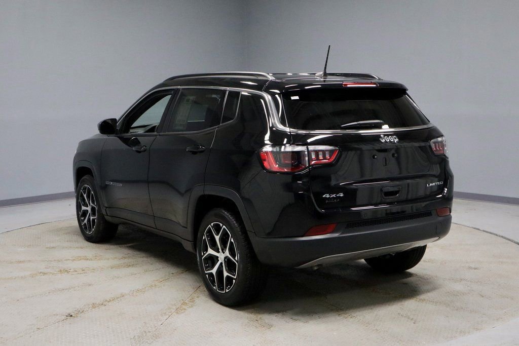 Used 2024 Jeep Compass Limited image 3