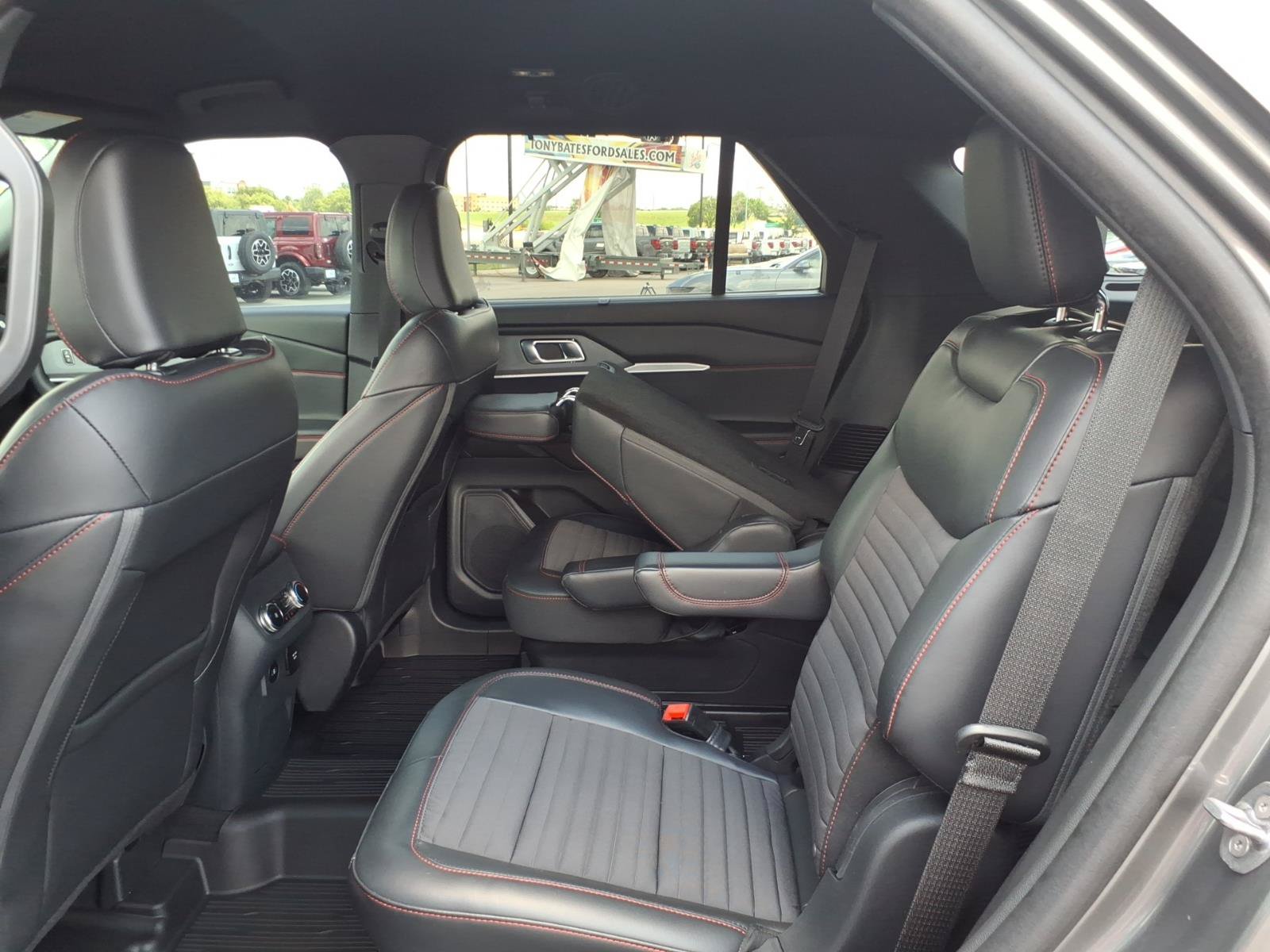 Certified 2025 Ford Explorer ST-Line w/ Premium Package RWD image 14