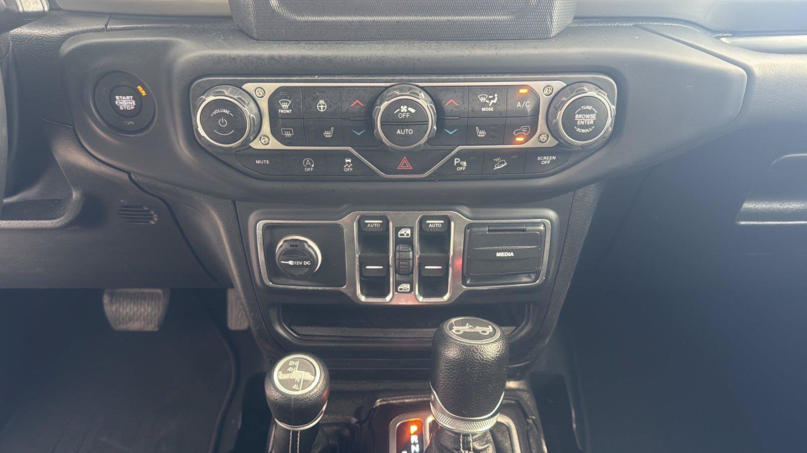 Used 2018 Jeep Wrangler Unlimited Sahara AWD/4WD image 25
