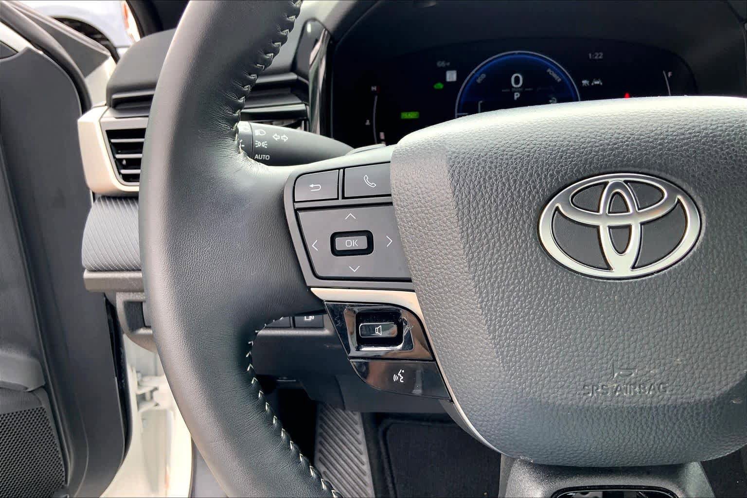 Used 2025 Toyota Camry SE w/ Convenience Package FWD image 24