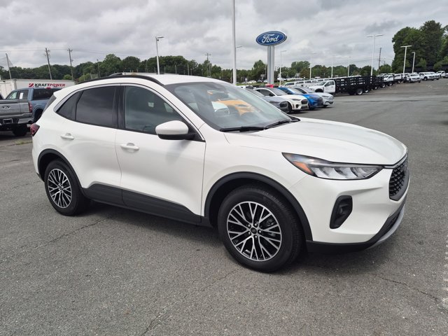 Certified 2023 Ford Escape SE FWD image 1