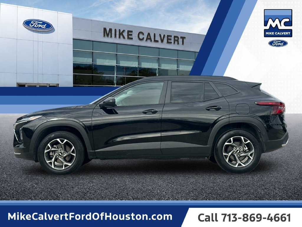 Used 2025 Chevrolet Trax LT w/ LT Convenience Package FWD image 2